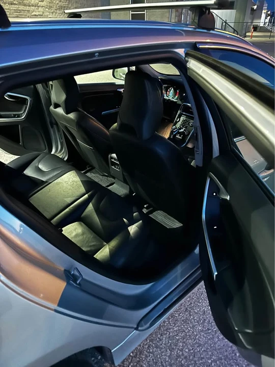 2015 Volvo V60 1st Gen - Image 10 of 14