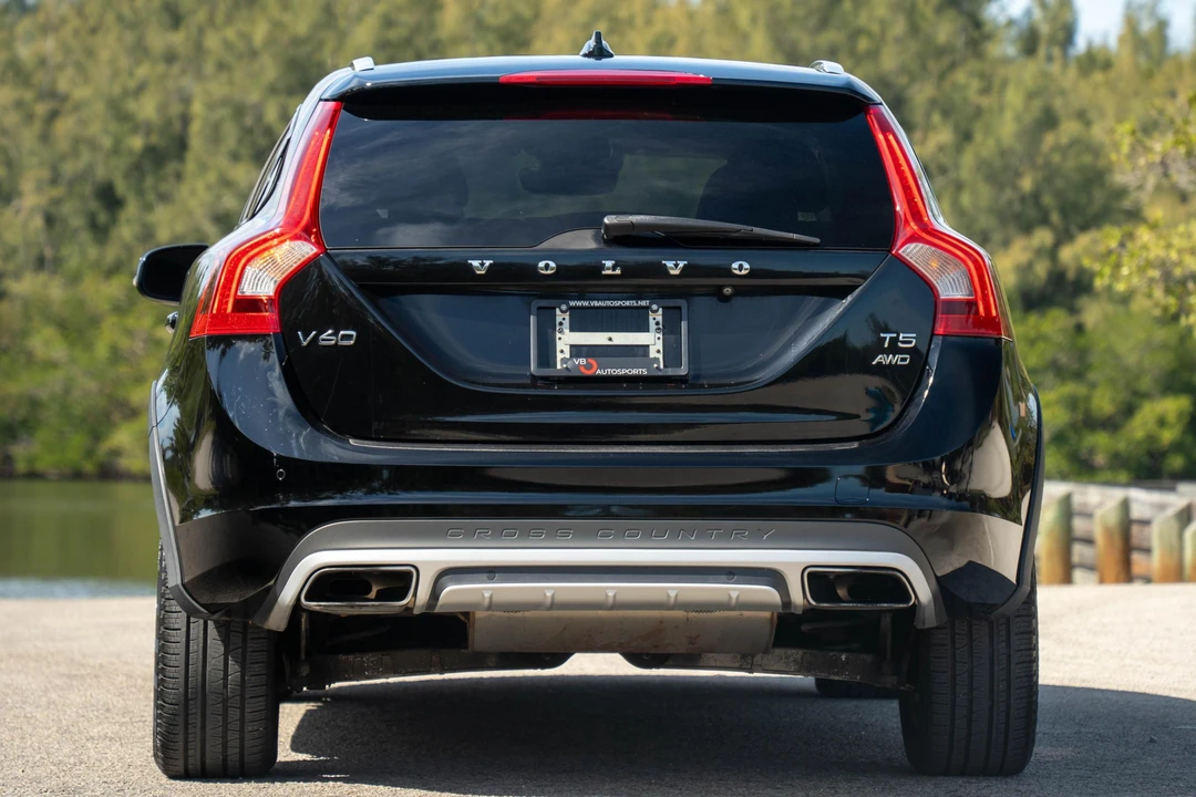 2015 Volvo V60 1st Gen - Image 5 of 31
