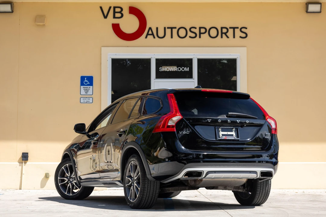 2015 Volvo V60 1st Gen - Image 9 of 31