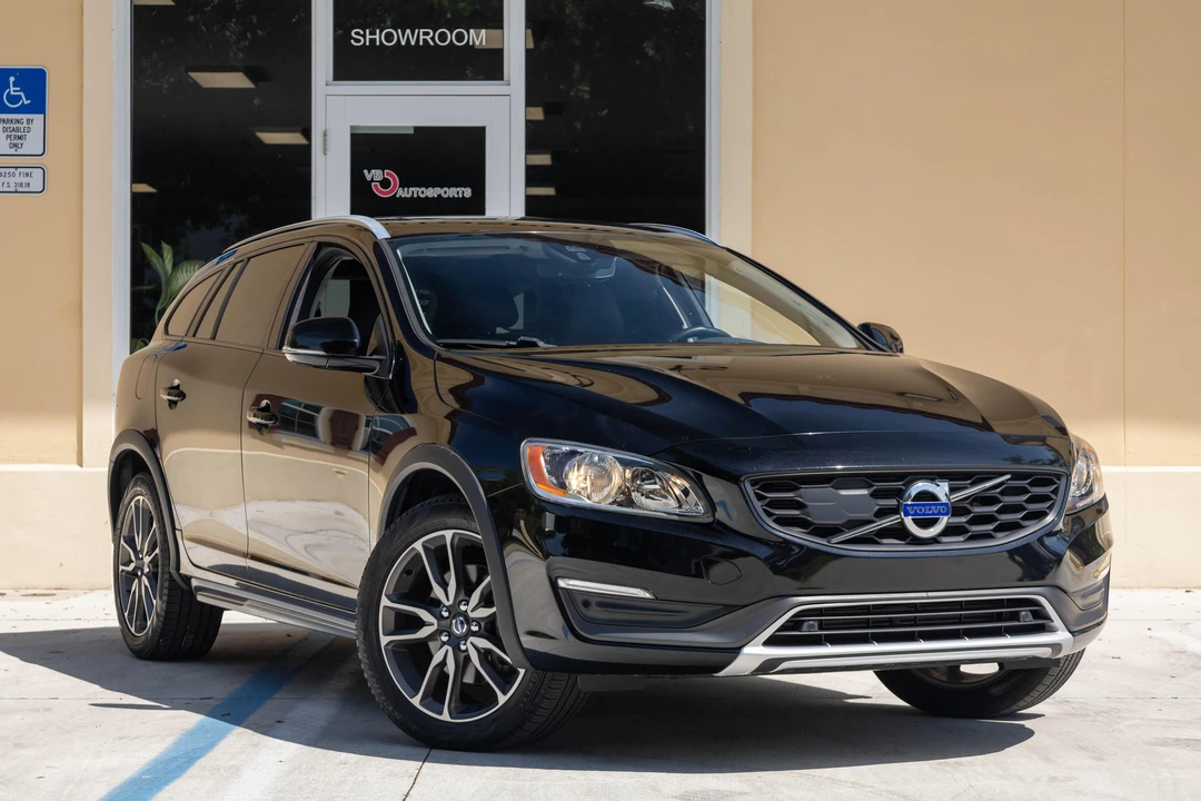 2015 Volvo V60 1st Gen - Image 17 of 31