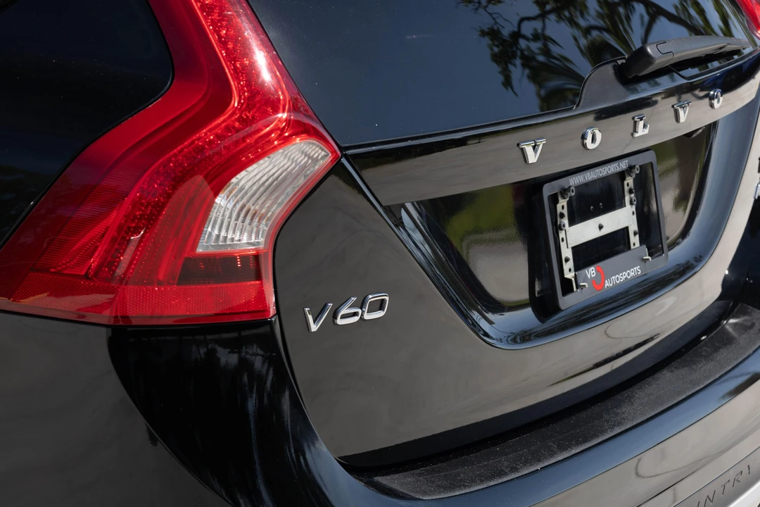2015 Volvo V60 1st Gen - Image 25 of 31
