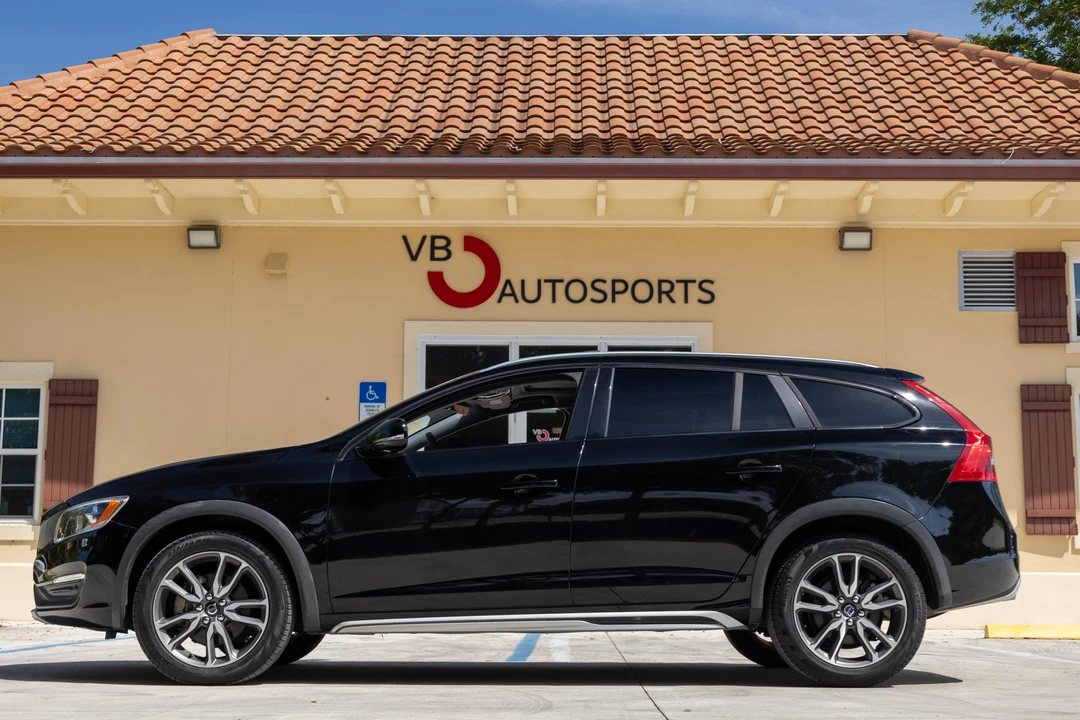2015 Volvo V60 1st Gen - Image 8 of 31