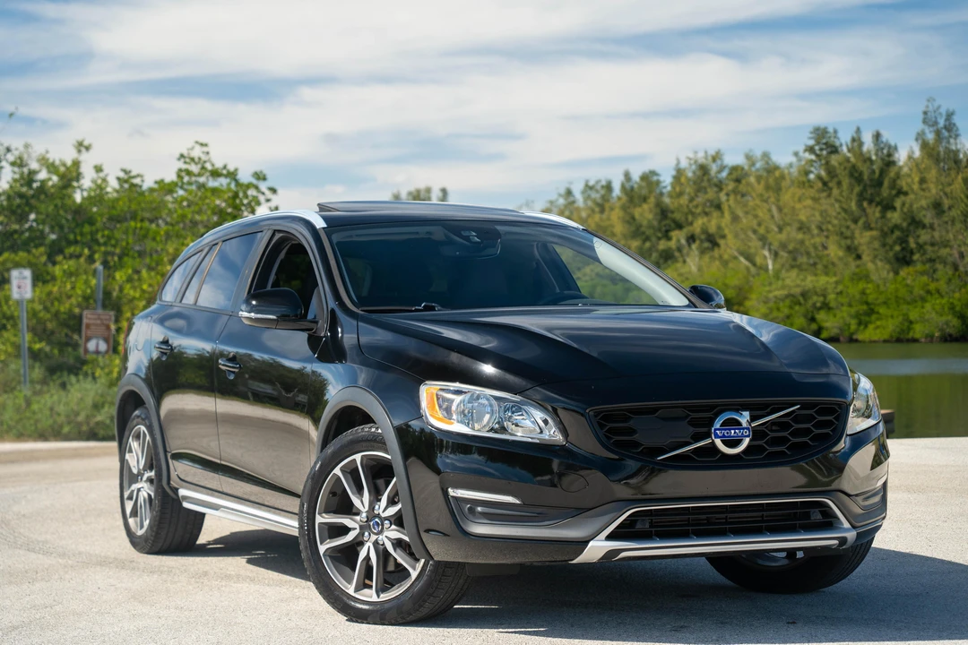 2015 Volvo V60 1st Gen - Image 16 of 31
