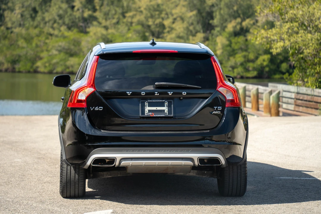 2015 Volvo V60 1st Gen - Image 11 of 31