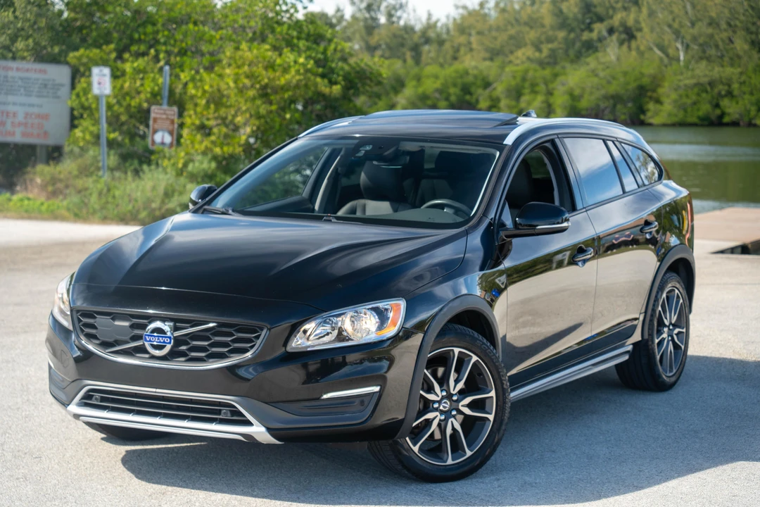 2015 Volvo V60 1st Gen - Image 7 of 31