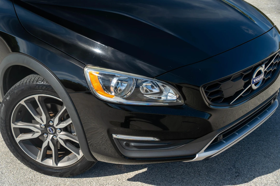 2015 Volvo V60 1st Gen - Image 19 of 31
