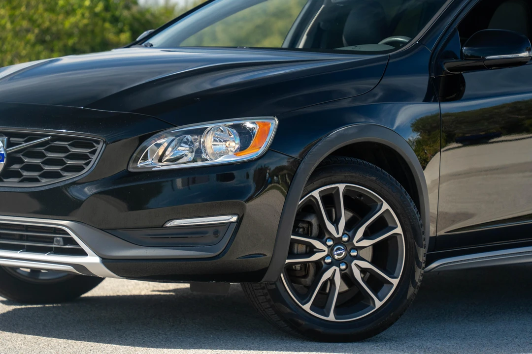 2015 Volvo V60 1st Gen - Image 24 of 31