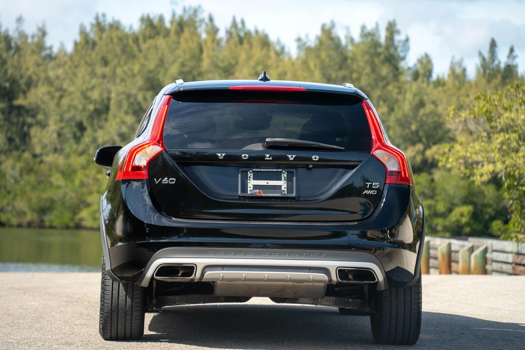 2015 Volvo V60 1st Gen - Image 12 of 31