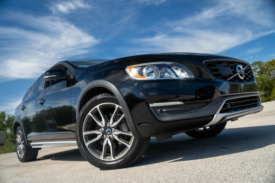 2015 Volvo V60 1st Gen - Image 14 of 31
