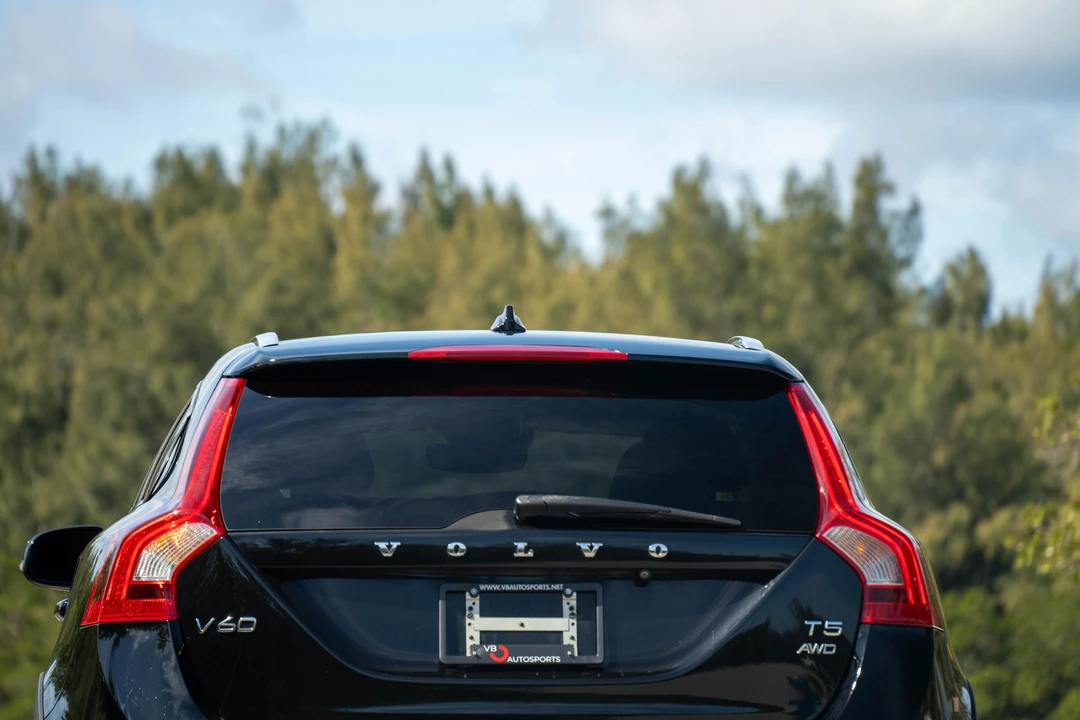 2015 Volvo V60 1st Gen - Image 26 of 31