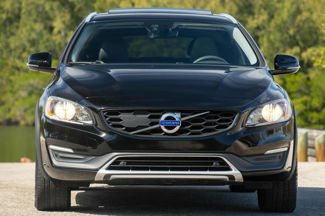 2015 Volvo V60 1st Gen - Image 2 of 31