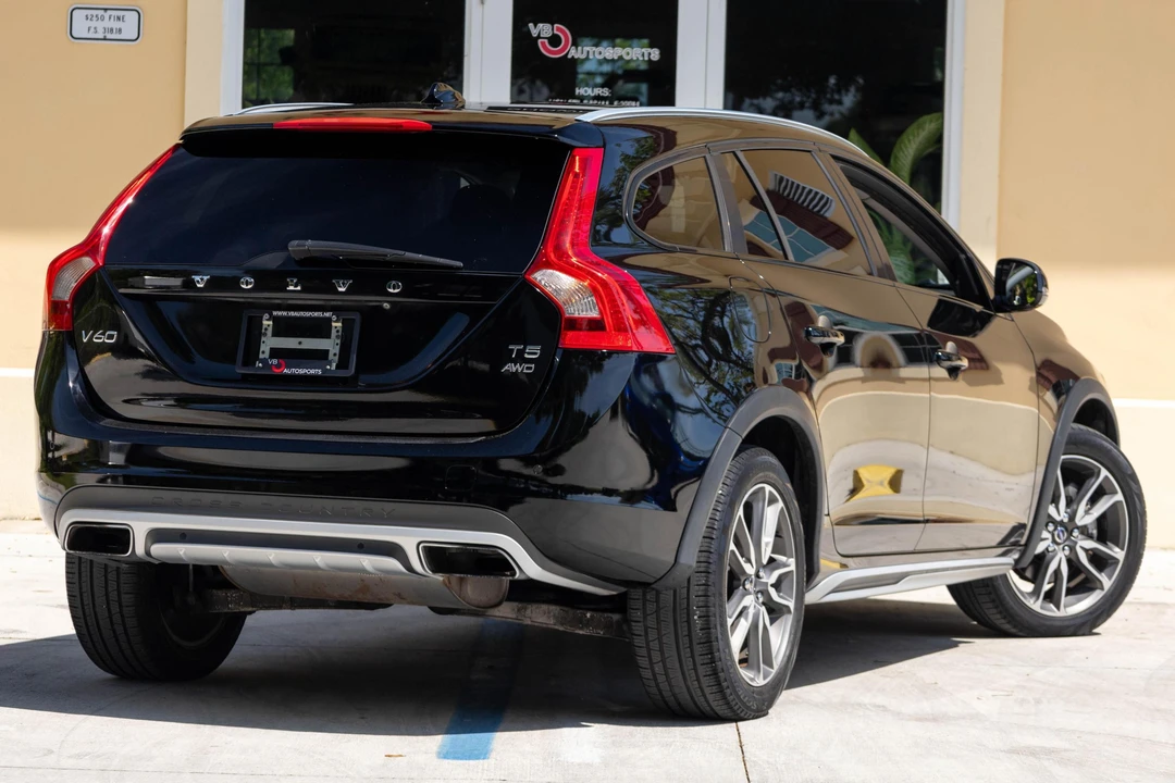 2015 Volvo V60 1st Gen - Image 4 of 31