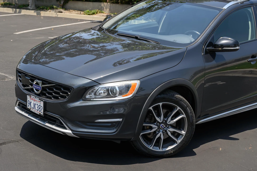 2015 Volvo V60 1st Gen - Image 19 of 31