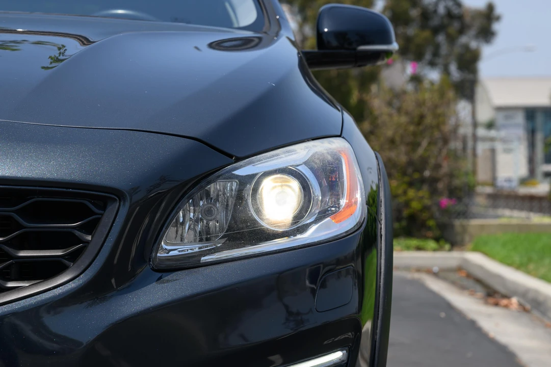 2015 Volvo V60 1st Gen - Image 17 of 31