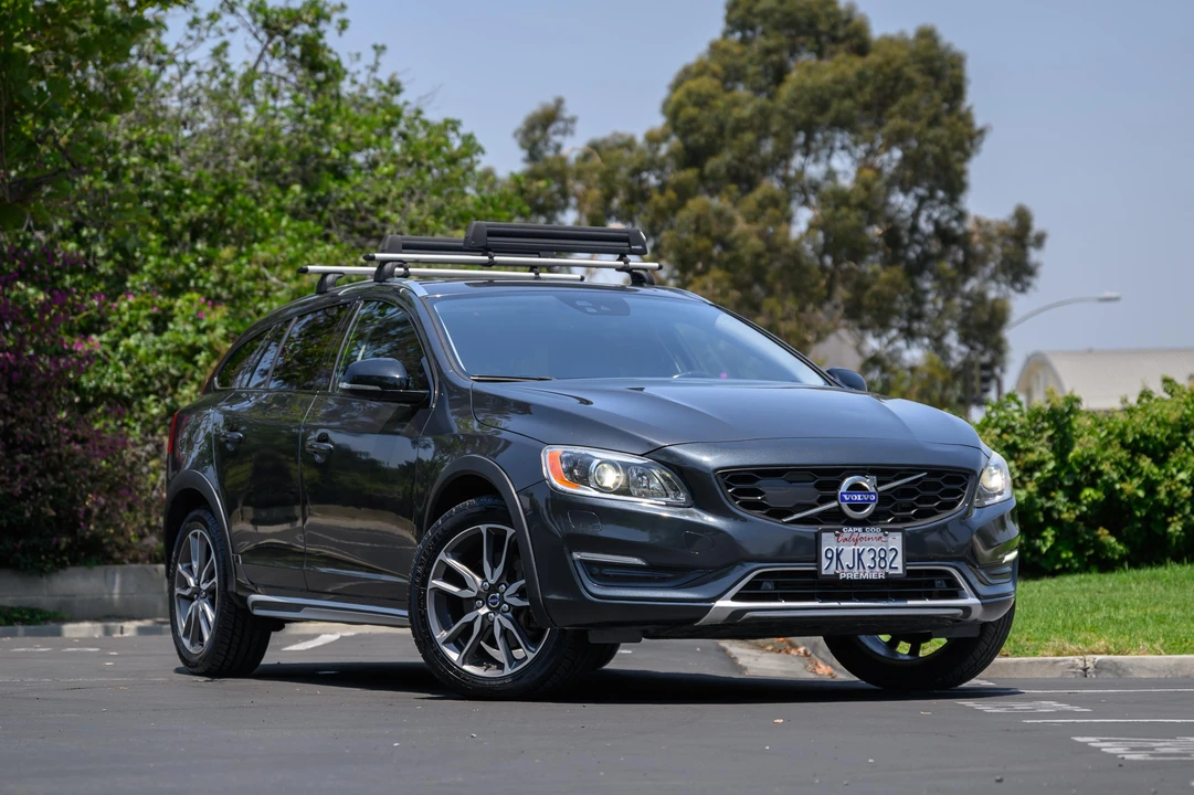 2015 Volvo V60 1st Gen - Image 10 of 31