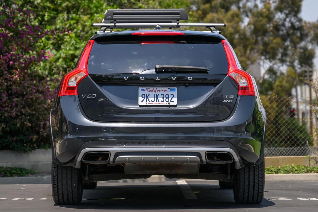 2015 Volvo V60 1st Gen - Image 5 of 31