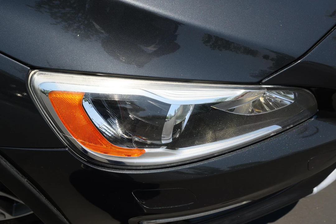 2015 Volvo V60 1st Gen - Image 11 of 31