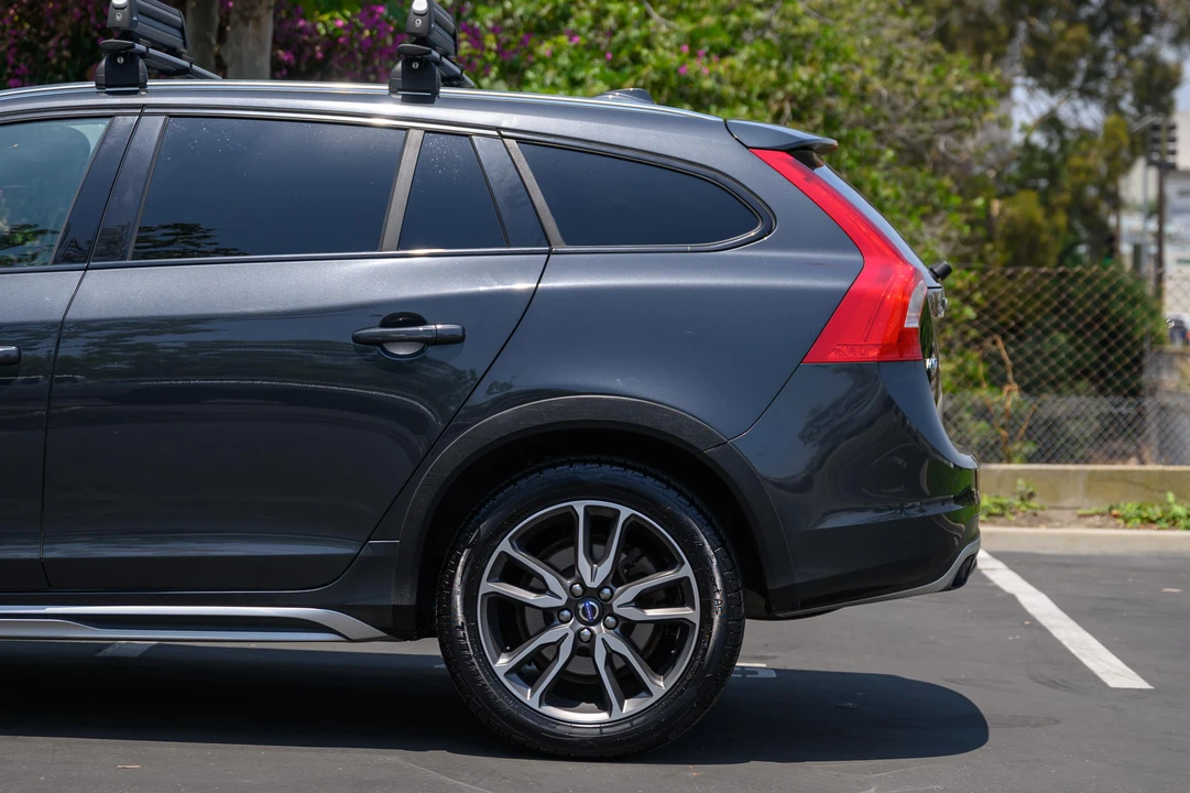 2015 Volvo V60 1st Gen - Image 26 of 31