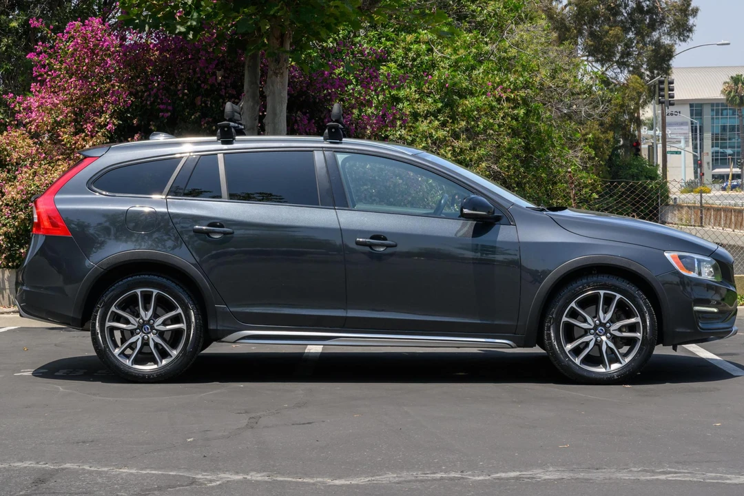 2015 Volvo V60 1st Gen - Image 3 of 31