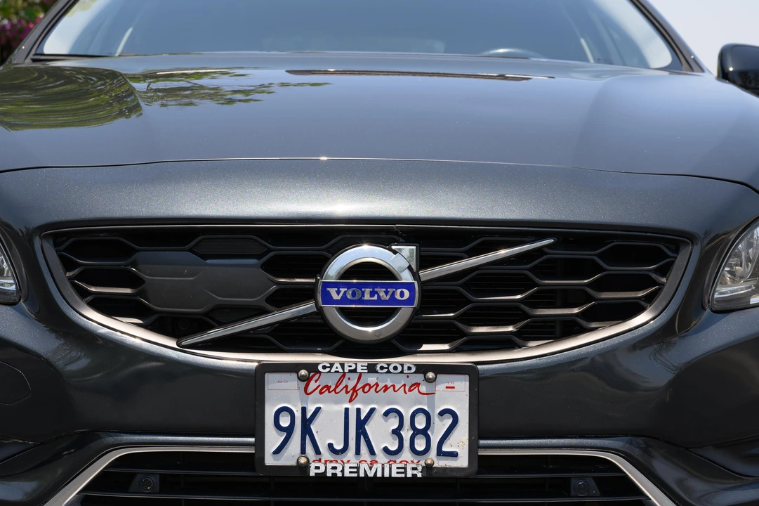 2015 Volvo V60 1st Gen - Image 15 of 31