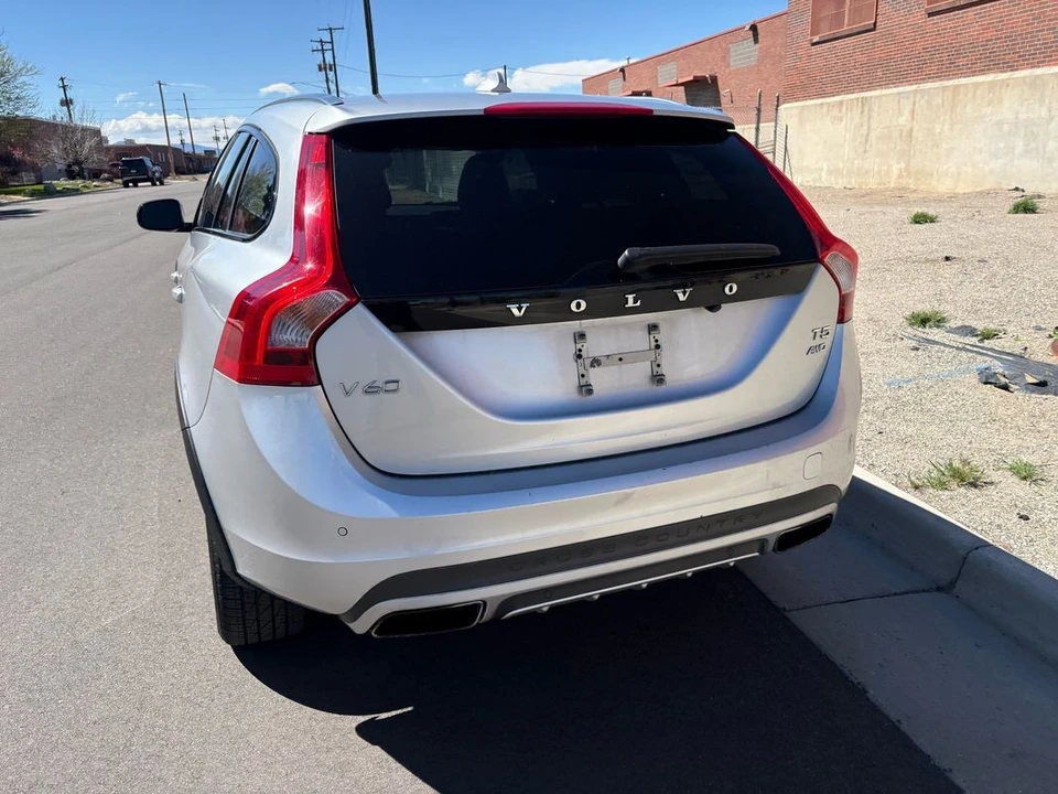 2015 Volvo V60 1st Gen - Image 18 of 21