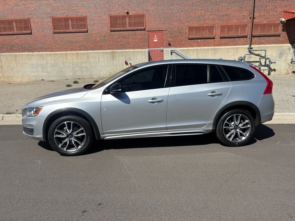 2015 Volvo V60 1st Gen - Image 11 of 21