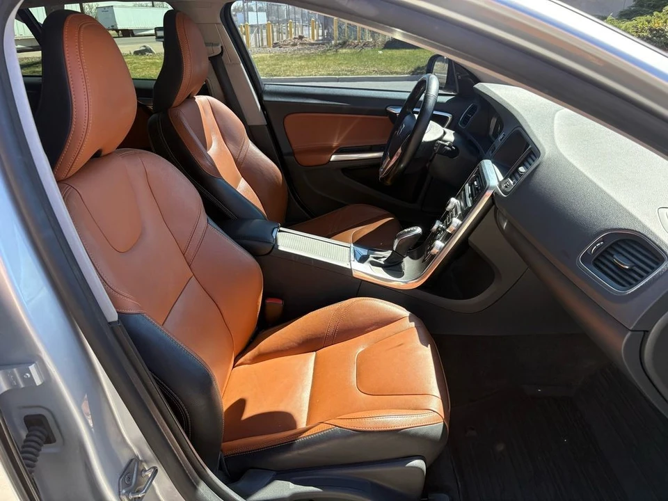 2015 Volvo V60 1st Gen - Image 10 of 21