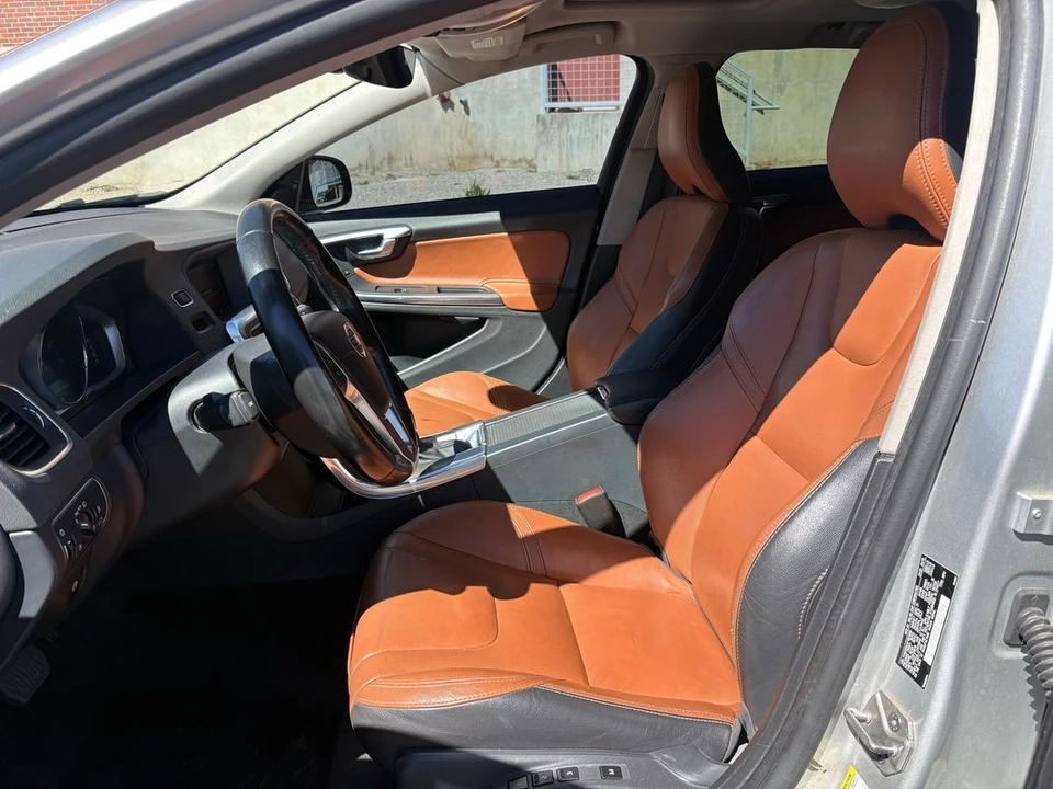 2015 Volvo V60 1st Gen - Image 8 of 21