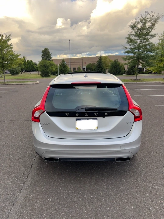 2015 Volvo V60 1st Gen - Image 7 of 17