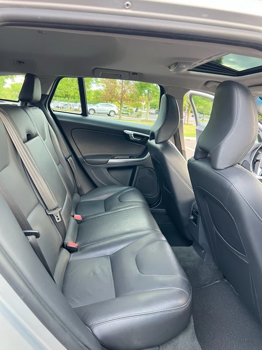 2015 Volvo V60 1st Gen - Image 13 of 17