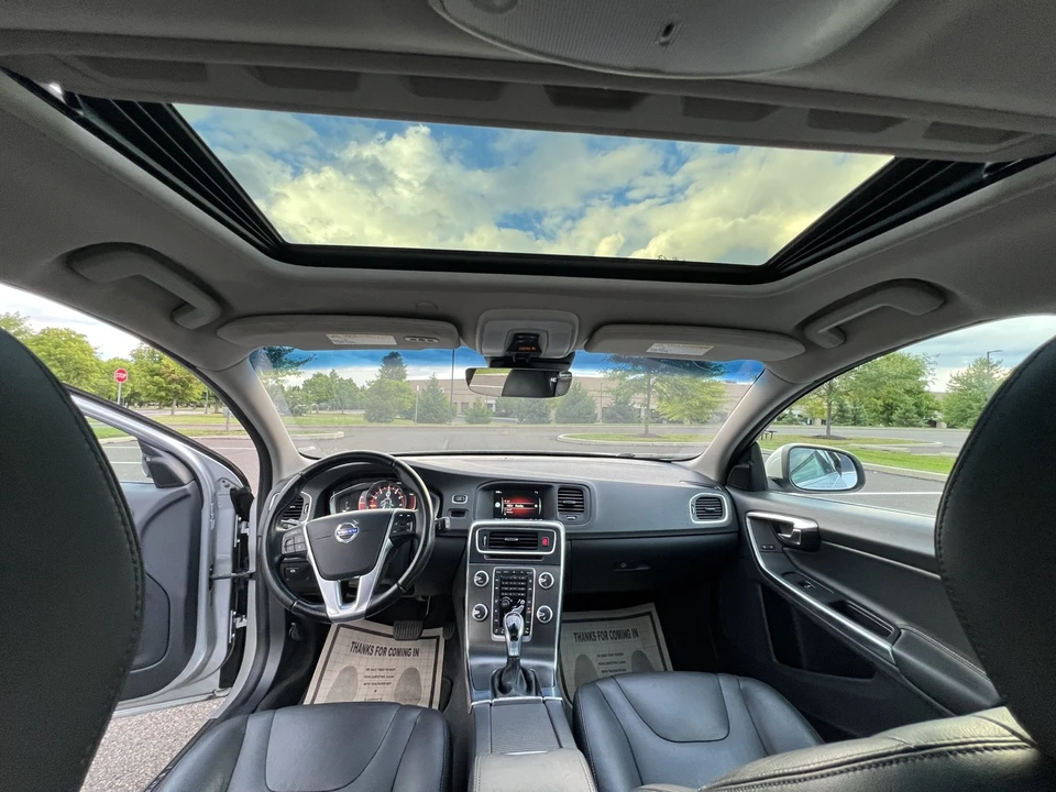 2015 Volvo V60 1st Gen - Image 14 of 17