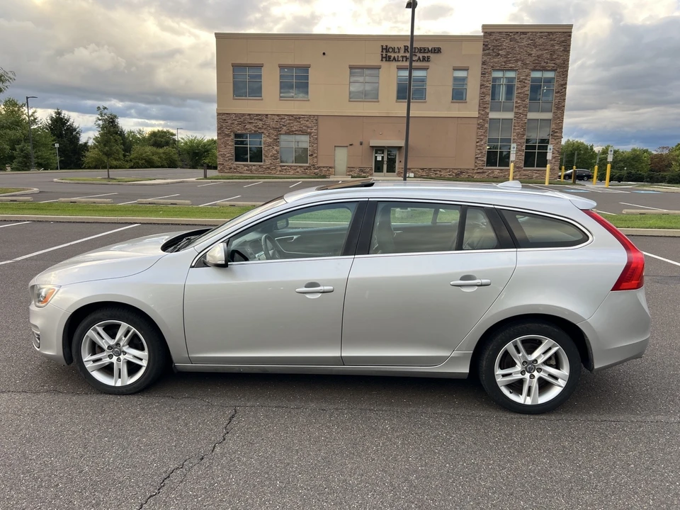 2015 Volvo V60 1st Gen - Image 4 of 17