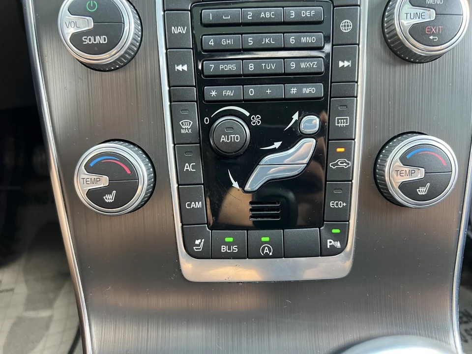 2015 Volvo V60 1st Gen - Image 16 of 17