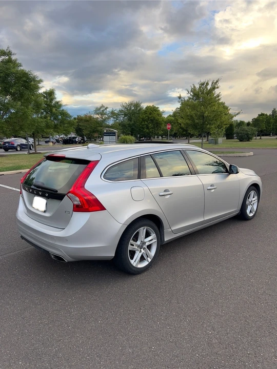 2015 Volvo V60 1st Gen - Image 5 of 17