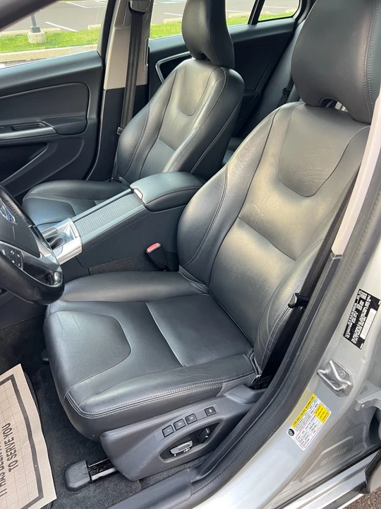 2015 Volvo V60 1st Gen - Image 9 of 17