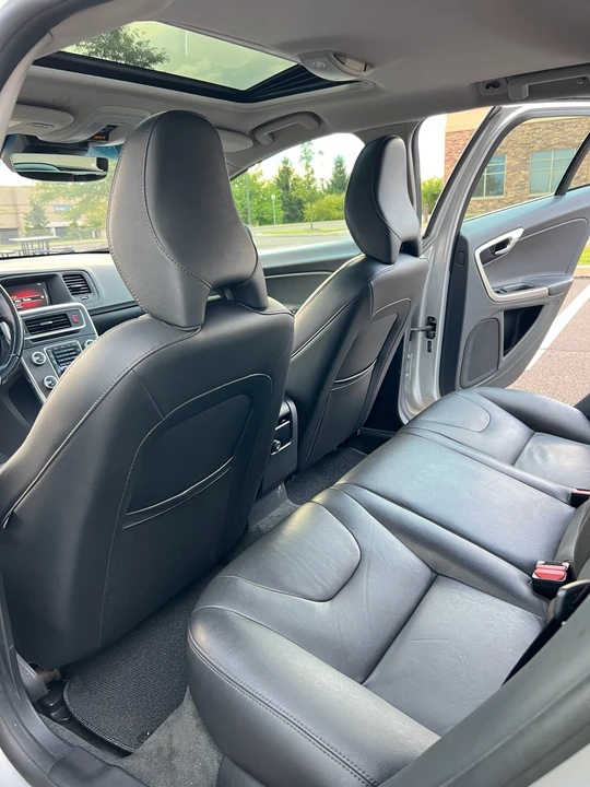 2015 Volvo V60 1st Gen - Image 12 of 17