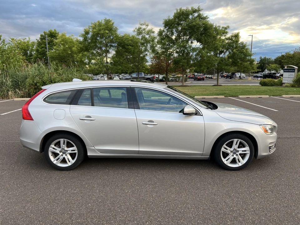 2015 Volvo V60 1st Gen - Image 3 of 17