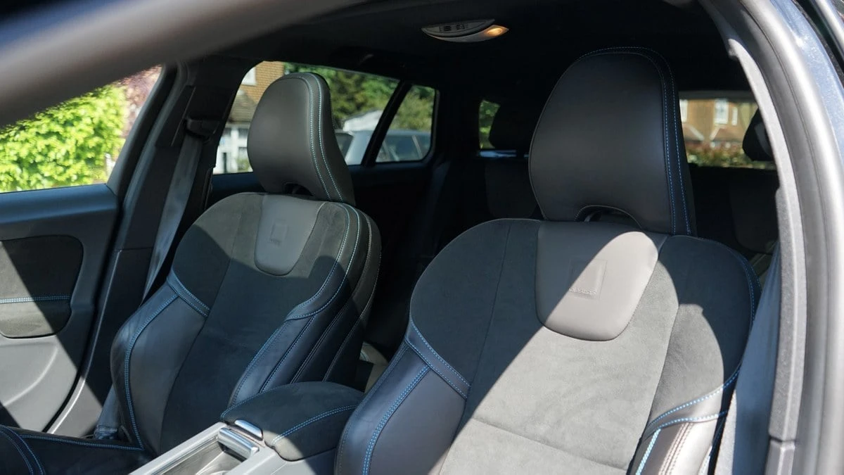 2015 Volvo V60 1st Gen - Image 25 of 31