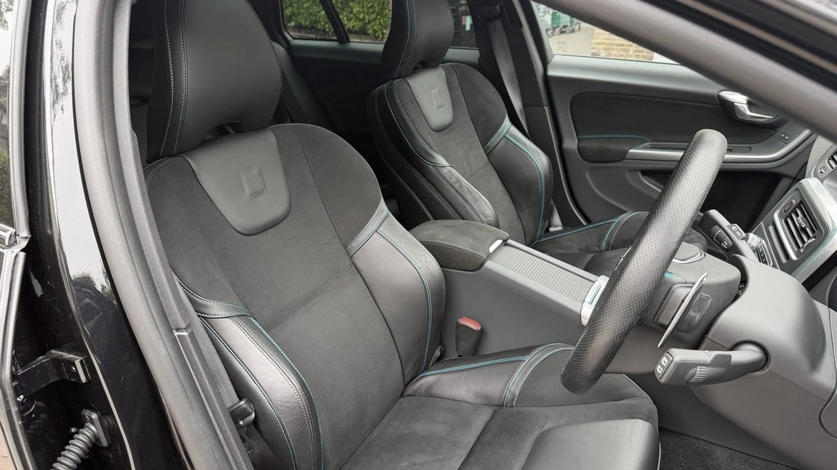 2015 Volvo V60 1st Gen - Image 29 of 31