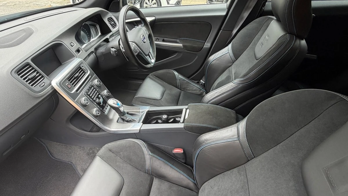 2015 Volvo V60 1st Gen - Image 22 of 31