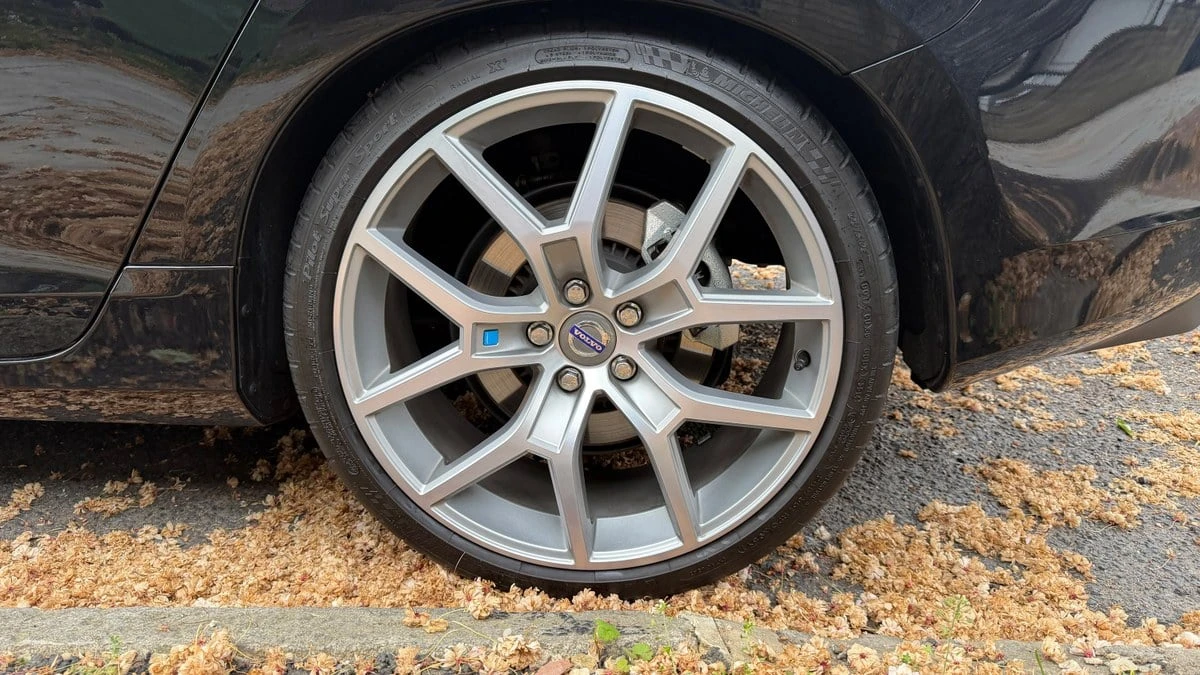 2015 Volvo V60 1st Gen - Image 17 of 31