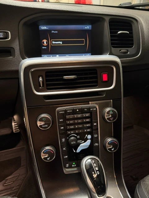 2015 Volvo V60 1st Gen - Image 6 of 19