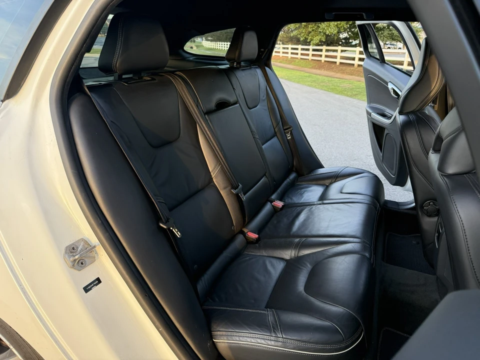 2015 Volvo V60 - Image 24 of 29