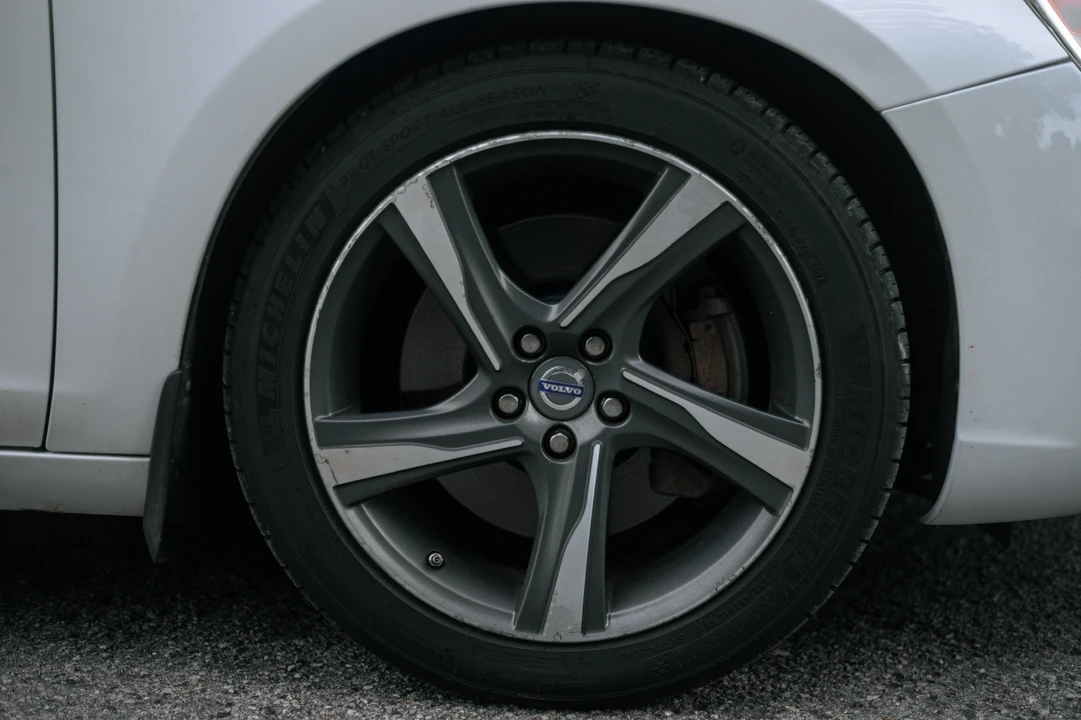 2015 Volvo V60 - Image 13 of 29