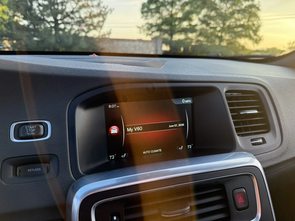 2015 Volvo V60 - Image 19 of 29
