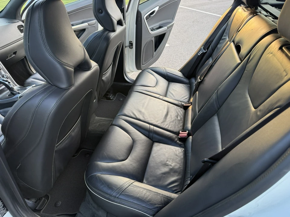 2015 Volvo V60 - Image 26 of 29