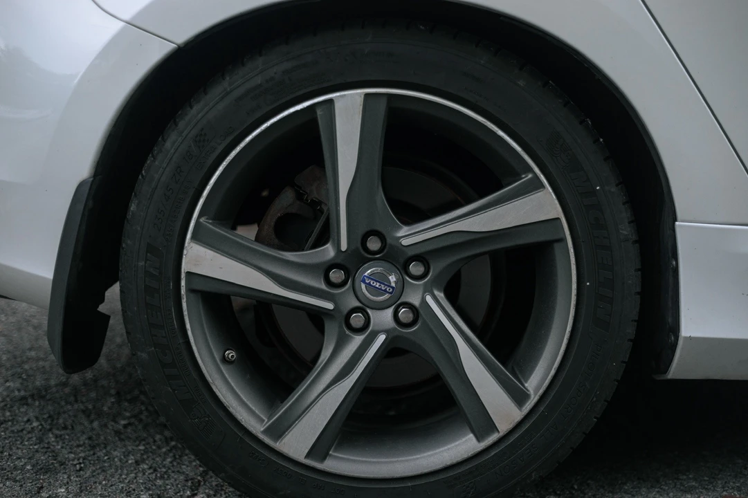 2015 Volvo V60 - Image 14 of 29