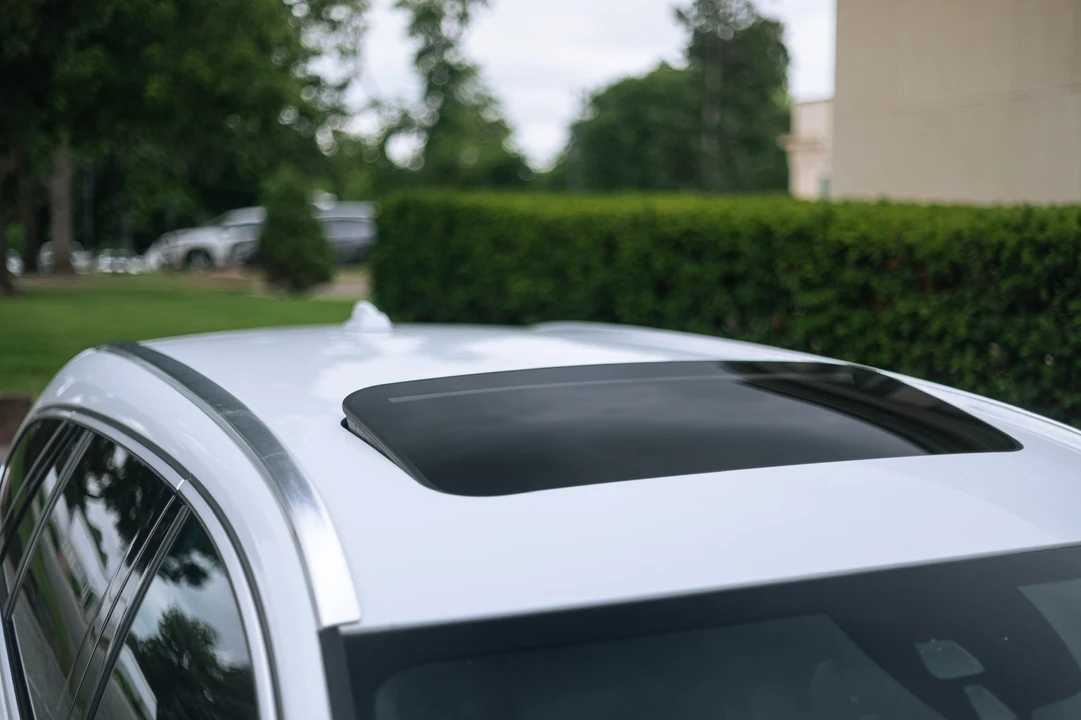 2015 Volvo V60 - Image 11 of 29