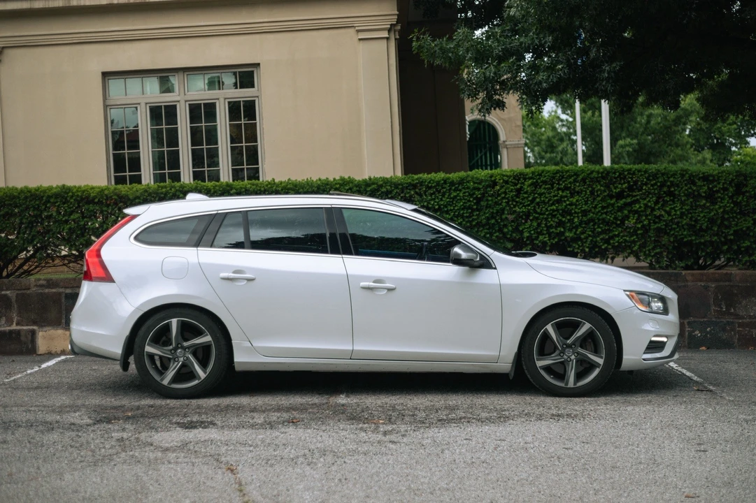 2015 Volvo V60 - Image 2 of 29