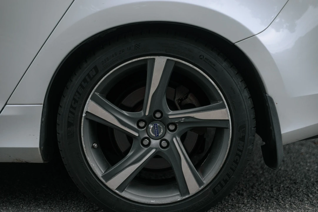 2015 Volvo V60 - Image 15 of 29